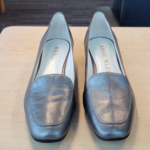 Anne Klein Silver Flats - Picture 1 of 8